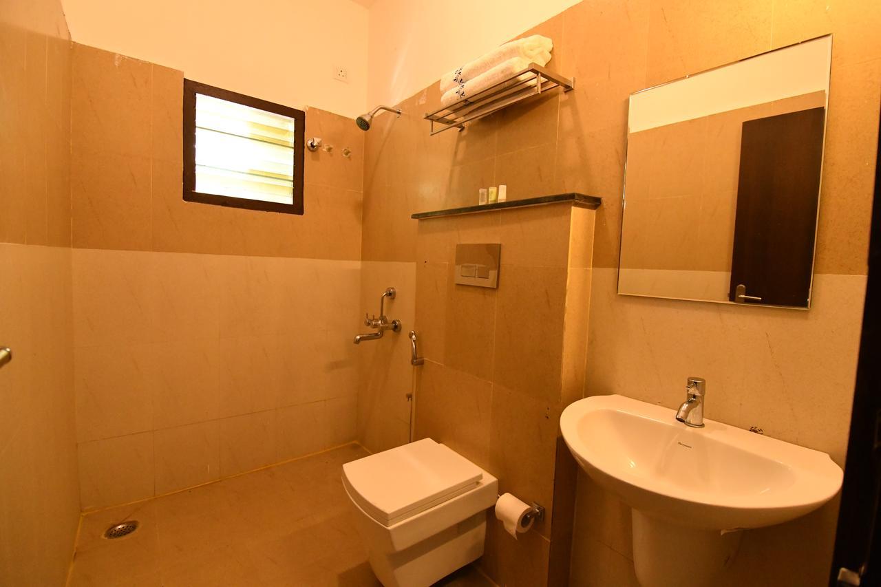 Lake View Hotel Мадурай Екстериор снимка