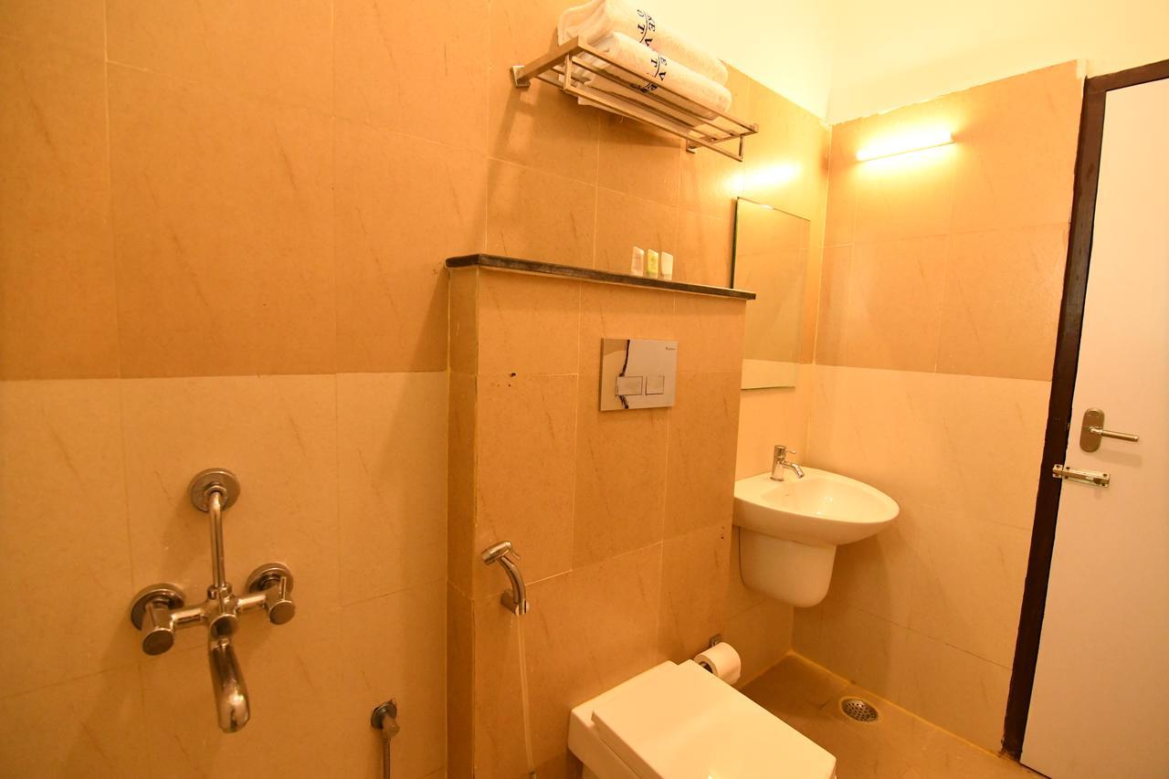 Lake View Hotel Мадурай Екстериор снимка