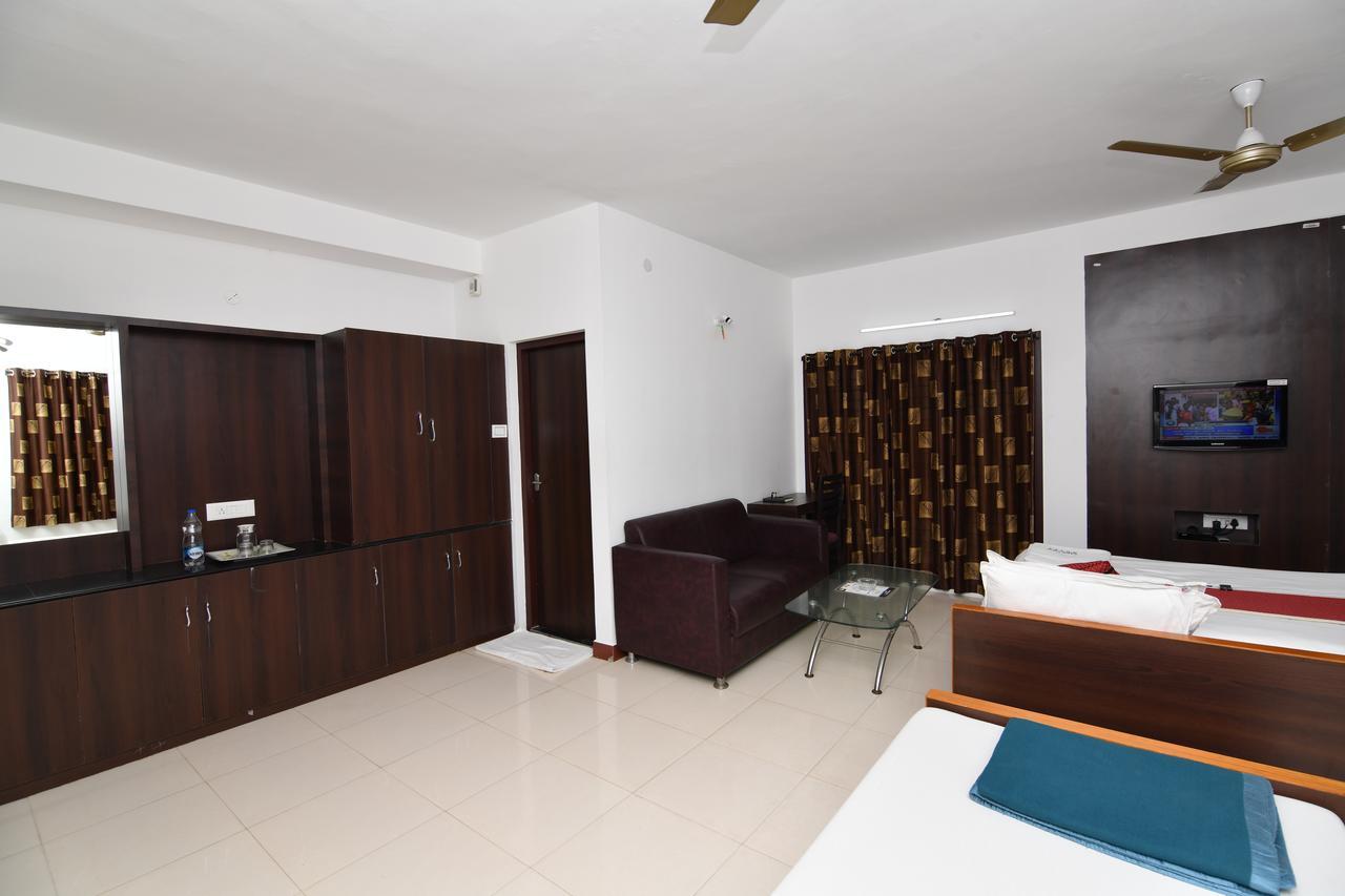 Lake View Hotel Мадурай Екстериор снимка