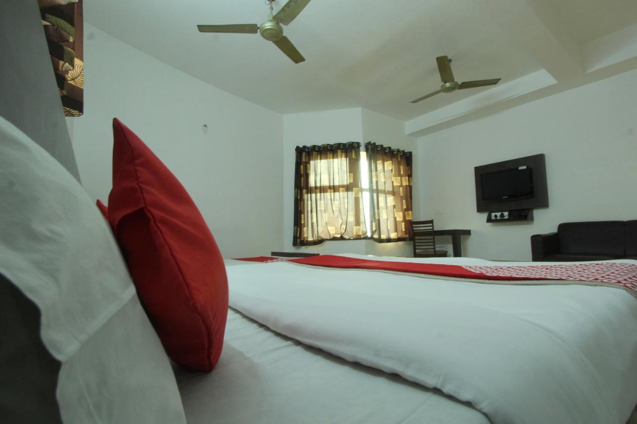 Lake View Hotel Мадурай Екстериор снимка